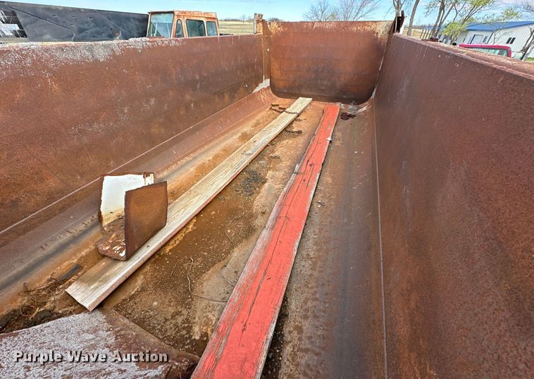 image for item OM9996 1996 Peterbilt  357 dump truck