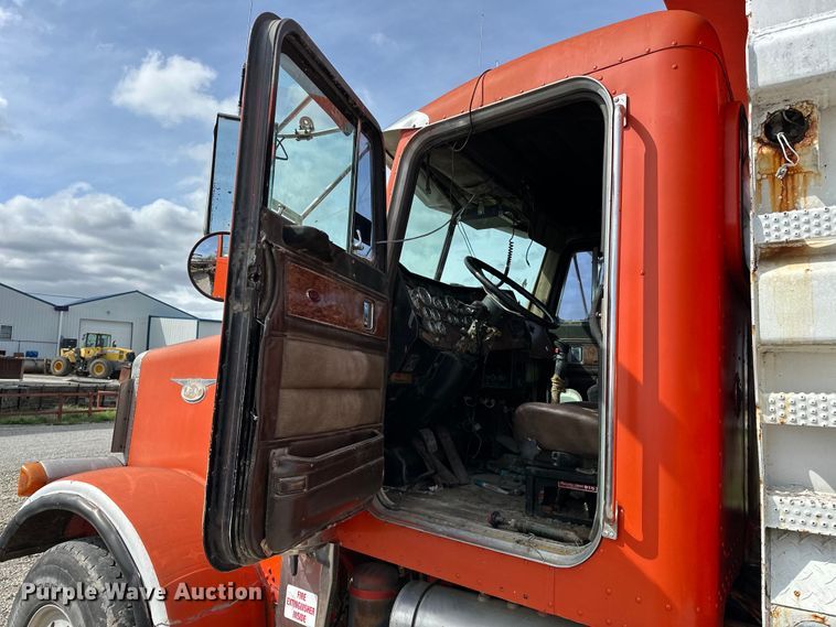 image for item OM9996 1996 Peterbilt  357 dump truck