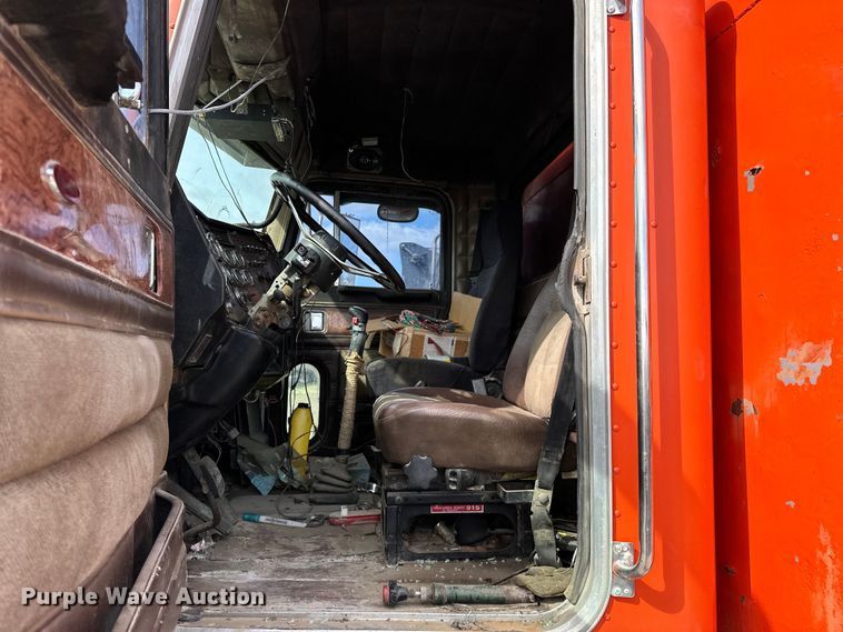 image for item OM9996 1996 Peterbilt  357 dump truck