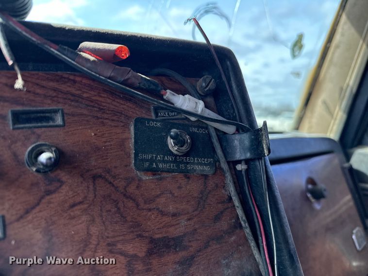 image for item OM9996 1996 Peterbilt  357 dump truck