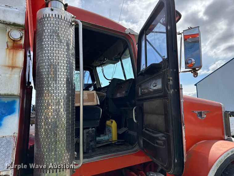 image for item OM9996 1996 Peterbilt  357 dump truck