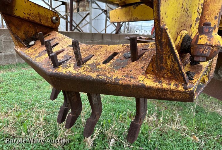 image for item DG4305 1963 Caterpillar  12E motor grader