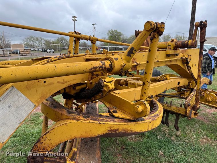 image for item DG4305 1963 Caterpillar  12E motor grader