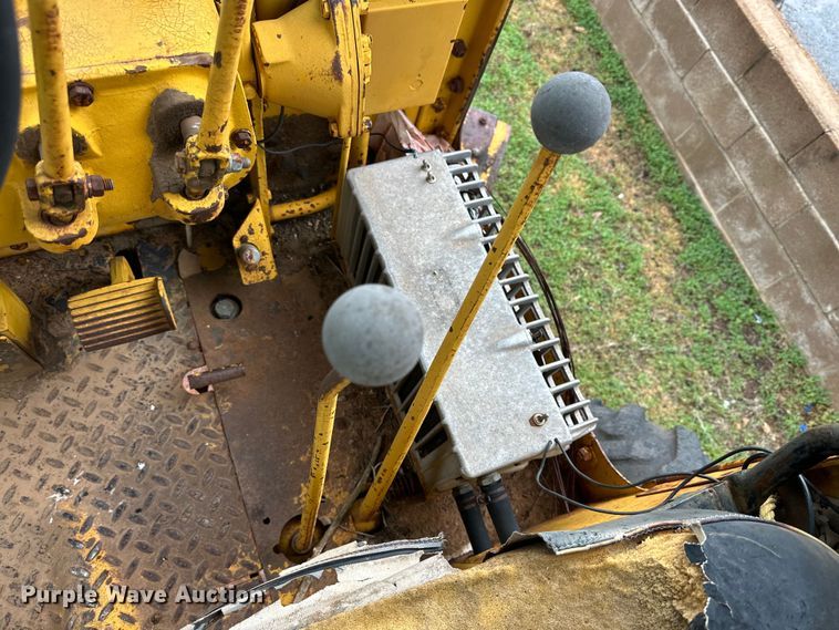 image for item DG4305 1963 Caterpillar  12E motor grader