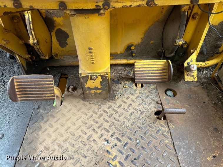 image for item DG4305 1963 Caterpillar  12E motor grader