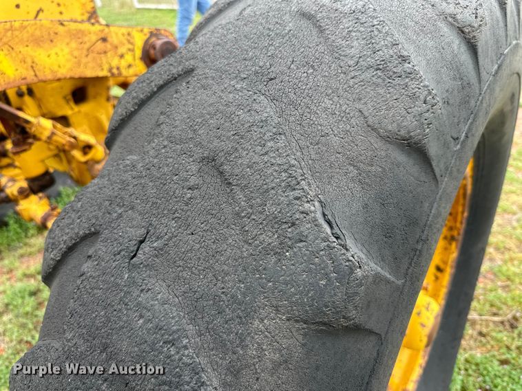 image for item DG4305 1963 Caterpillar  12E motor grader