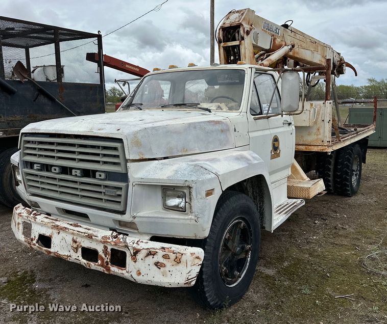 image for item DG4311 1982 Ford F603 digger derrick truck