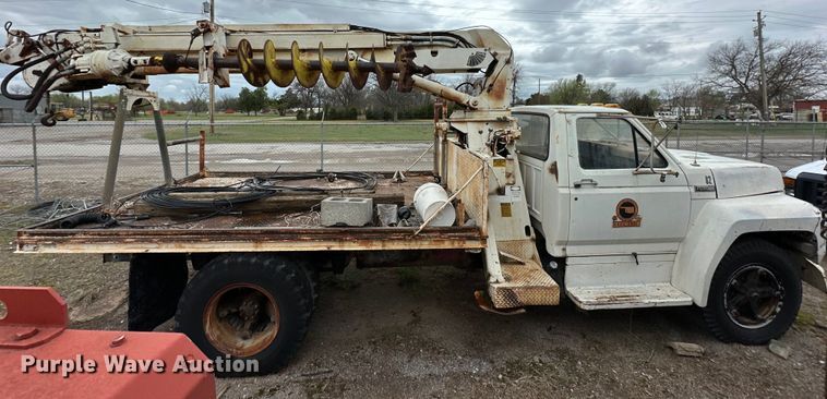 image for item DG4311 1982 Ford F603 digger derrick truck