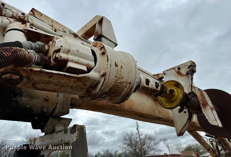 image for item DG4311 1982 Ford F603 digger derrick truck