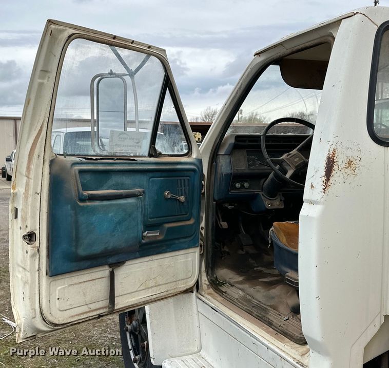 image for item DG4311 1982 Ford F603 digger derrick truck