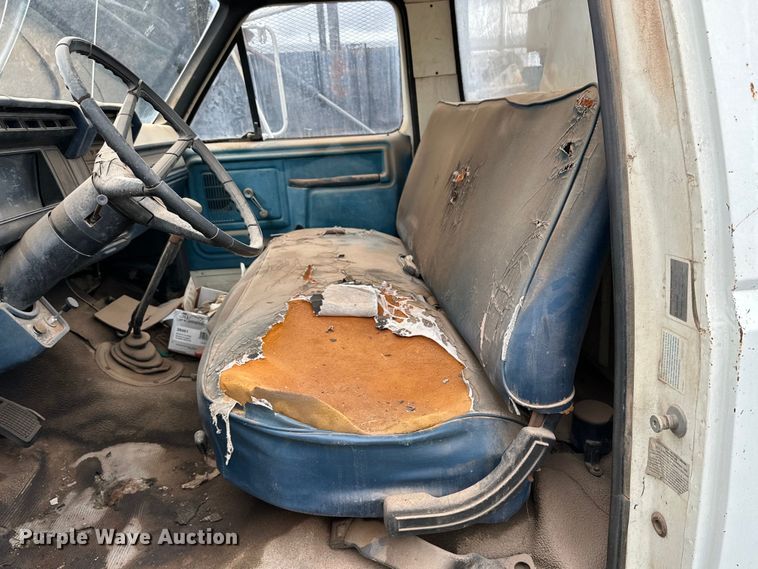 image for item DG4311 1982 Ford F603 digger derrick truck