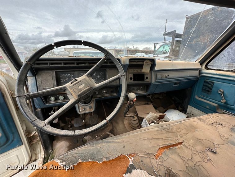 image for item DG4311 1982 Ford F603 digger derrick truck