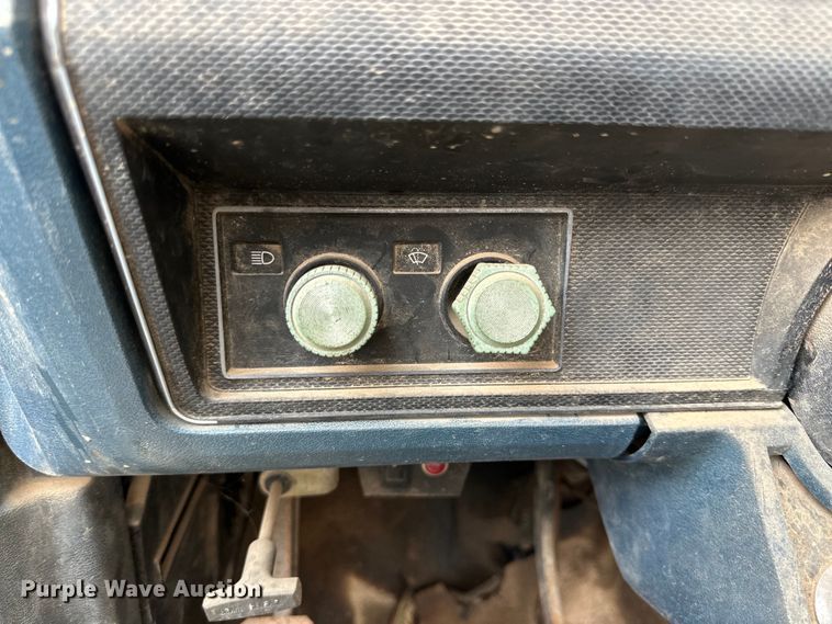 image for item DG4311 1982 Ford F603 digger derrick truck