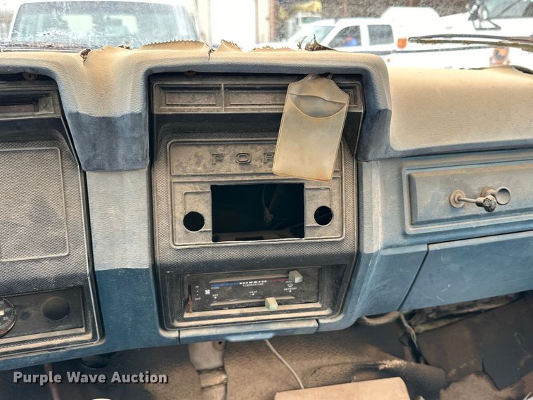 image for item DG4311 1982 Ford F603 digger derrick truck