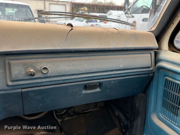 image for item DG4311 1982 Ford F603 digger derrick truck