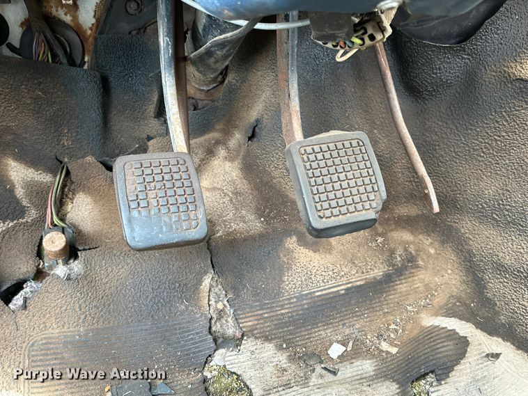 image for item DG4311 1982 Ford F603 digger derrick truck