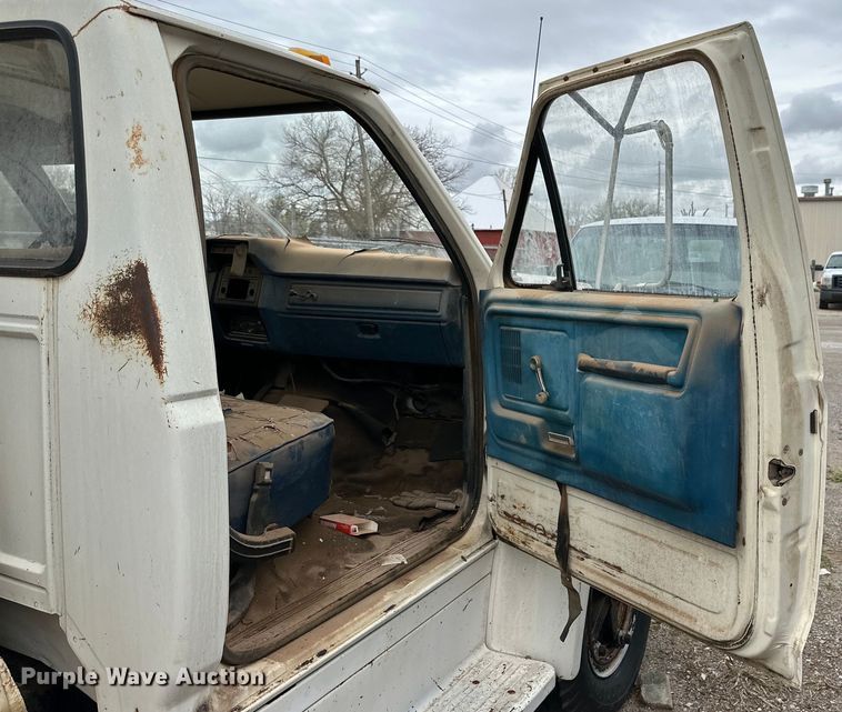 image for item DG4311 1982 Ford F603 digger derrick truck