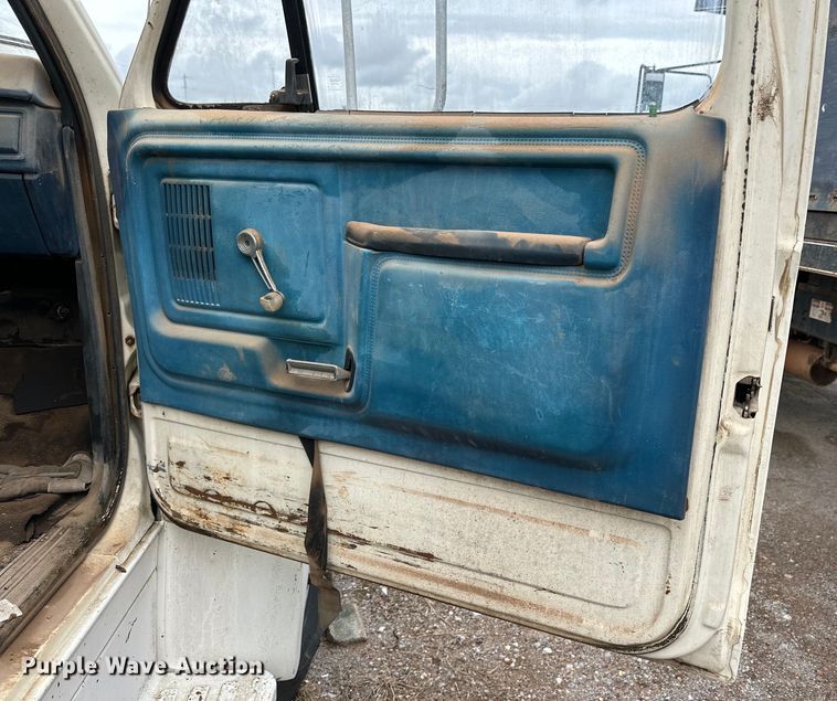 image for item DG4311 1982 Ford F603 digger derrick truck