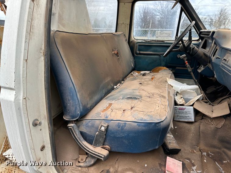 image for item DG4311 1982 Ford F603 digger derrick truck