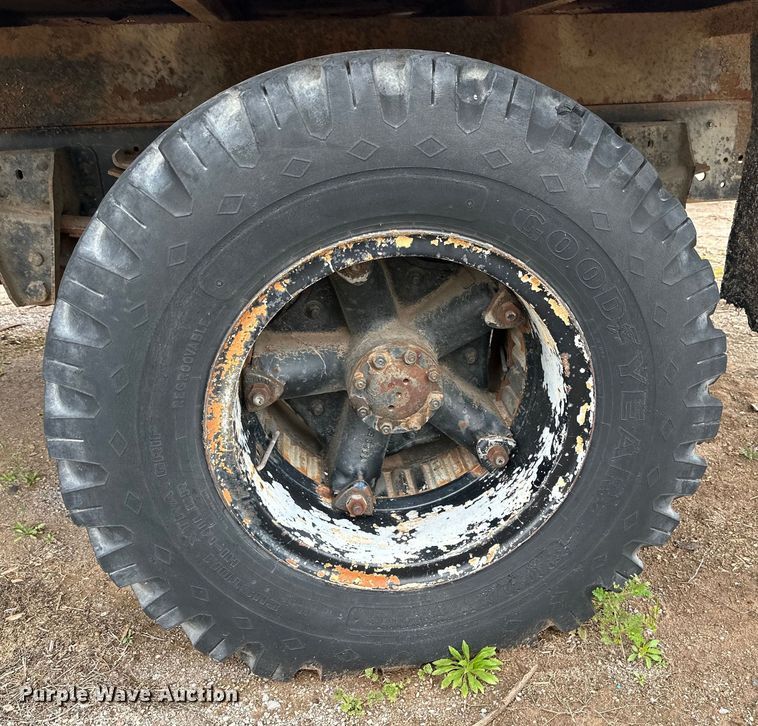 image for item DG4311 1982 Ford F603 digger derrick truck