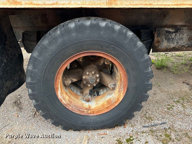 image for item DG4311 1982 Ford F603 digger derrick truck