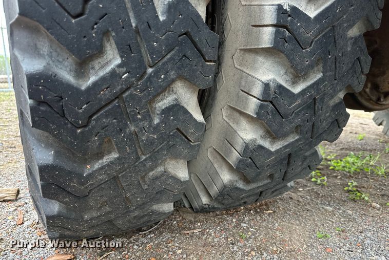 image for item DG4311 1982 Ford F603 digger derrick truck