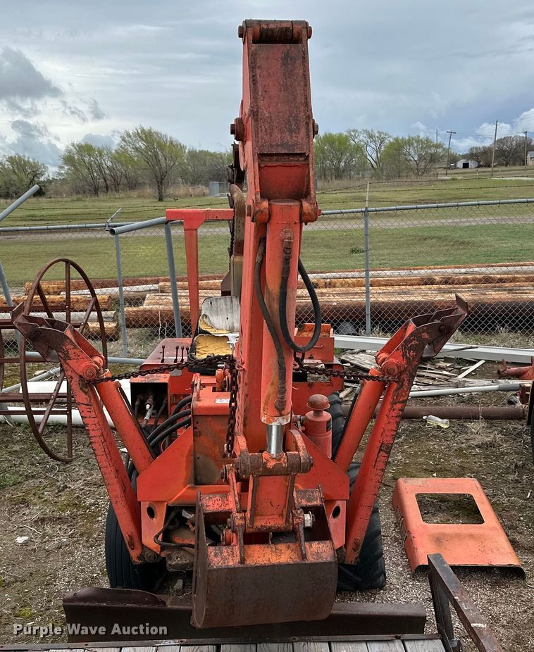 image for item DG4312 Ditch Witch R40 trencher