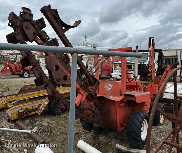 image for item DG4312 Ditch Witch R40 trencher
