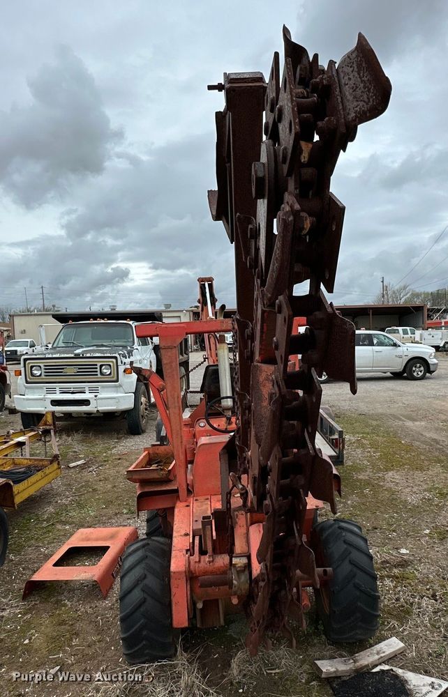 image for item DG4312 Ditch Witch R40 trencher