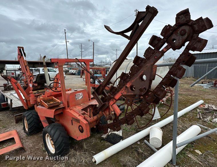image for item DG4312 Ditch Witch R40 trencher