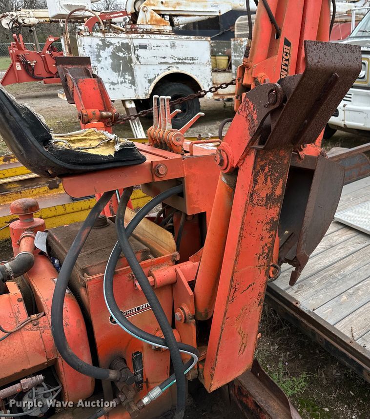 image for item DG4312 Ditch Witch R40 trencher