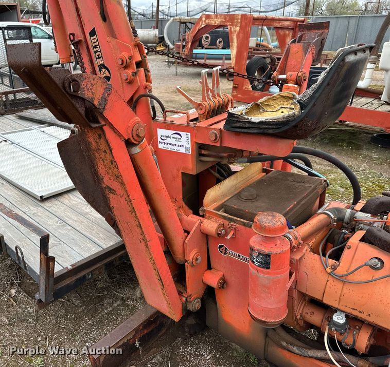 image for item DG4312 Ditch Witch R40 trencher