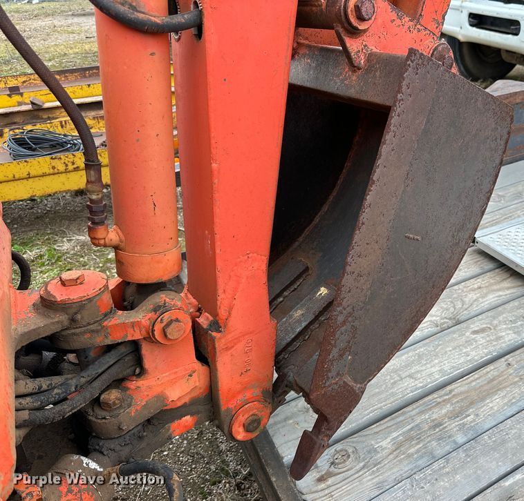 image for item DG4312 Ditch Witch R40 trencher