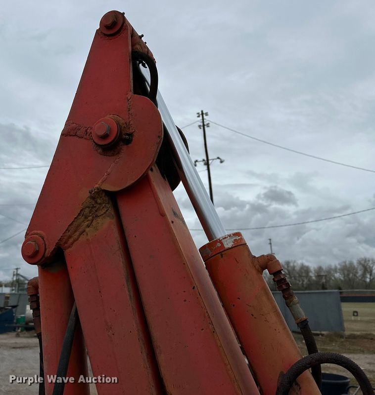 image for item DG4312 Ditch Witch R40 trencher