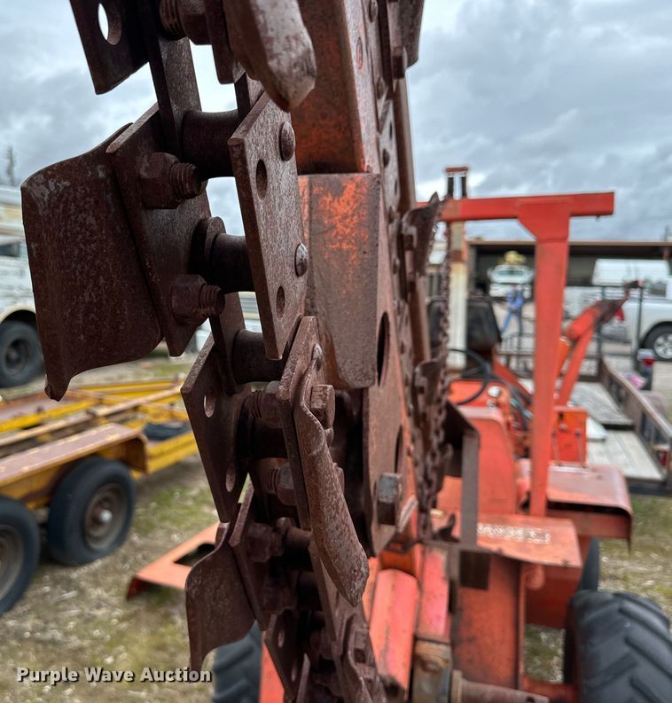 image for item DG4312 Ditch Witch R40 trencher