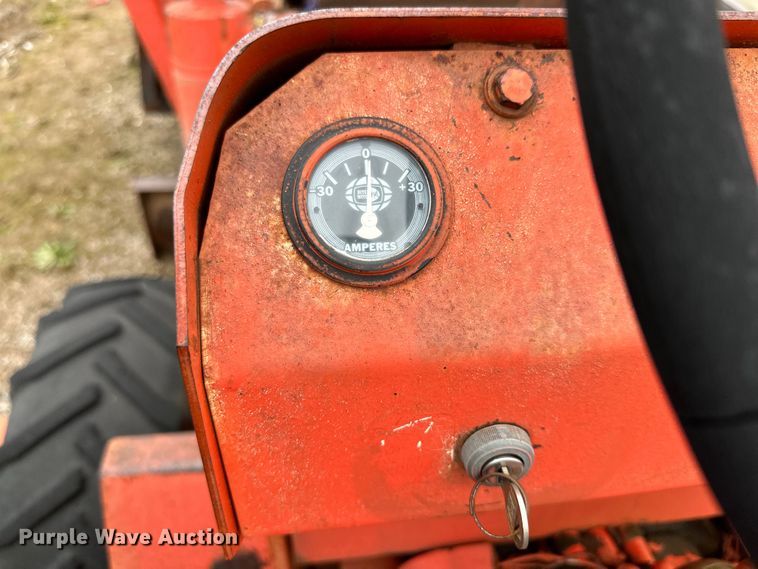 image for item DG4312 Ditch Witch R40 trencher