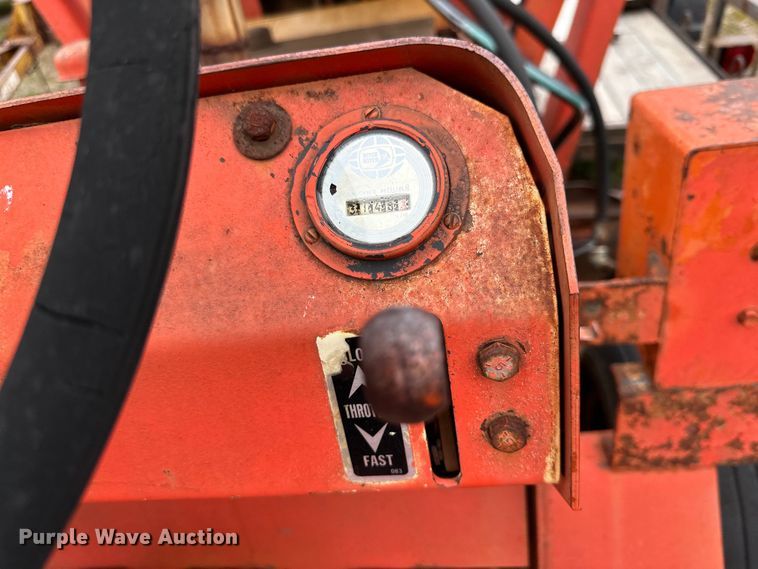 image for item DG4312 Ditch Witch R40 trencher