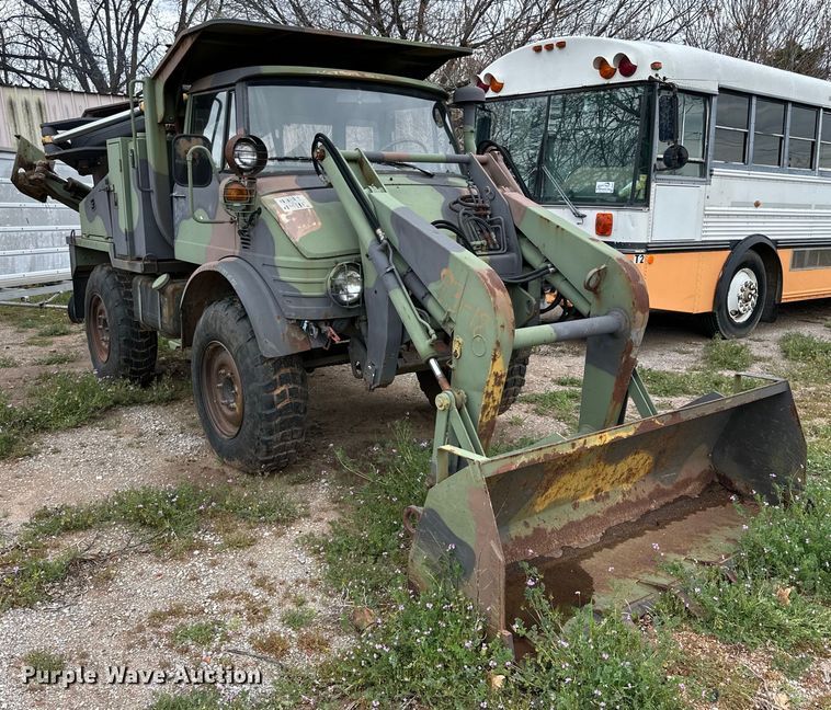 image for item DG4313 1988 Freightliner Unimog emplacement excavator