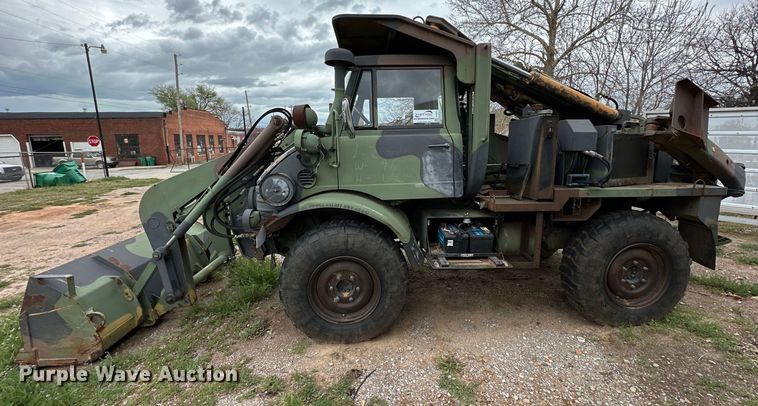 image for item DG4313 1988 Freightliner Unimog emplacement excavator