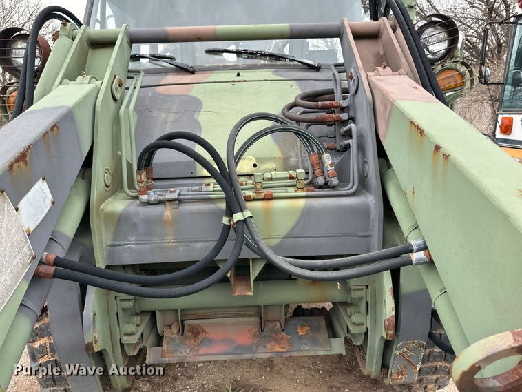 image for item DG4313 1988 Freightliner Unimog emplacement excavator