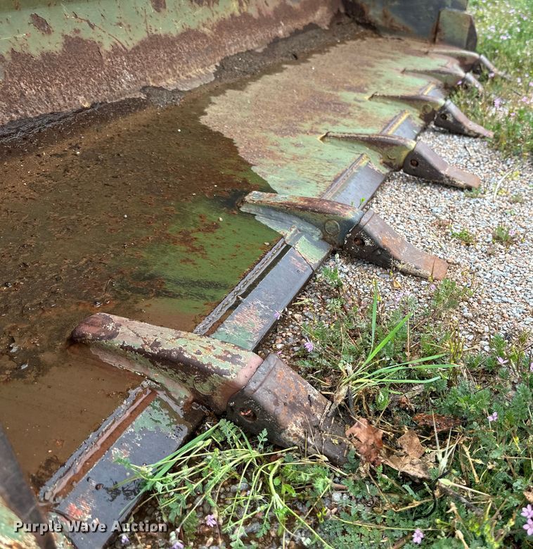 image for item DG4313 1988 Freightliner Unimog emplacement excavator