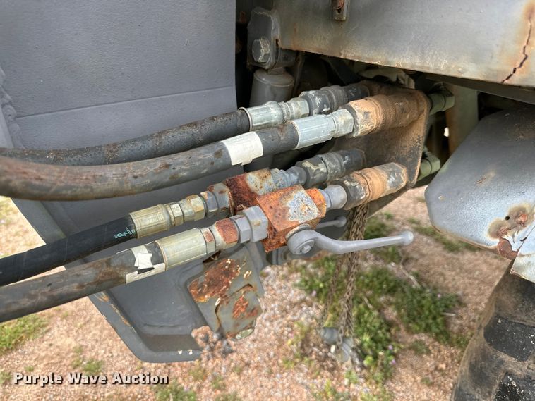 image for item DG4313 1988 Freightliner Unimog emplacement excavator