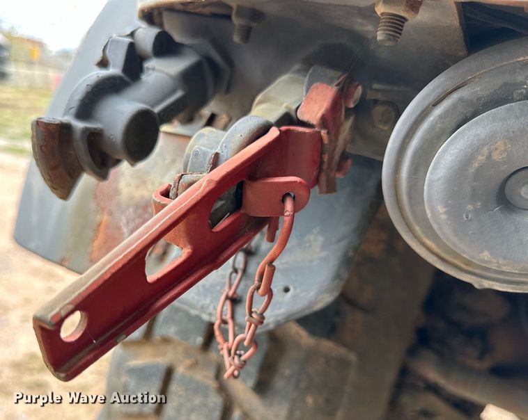 image for item DG4313 1988 Freightliner Unimog emplacement excavator