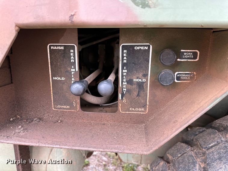 image for item DG4313 1988 Freightliner Unimog emplacement excavator