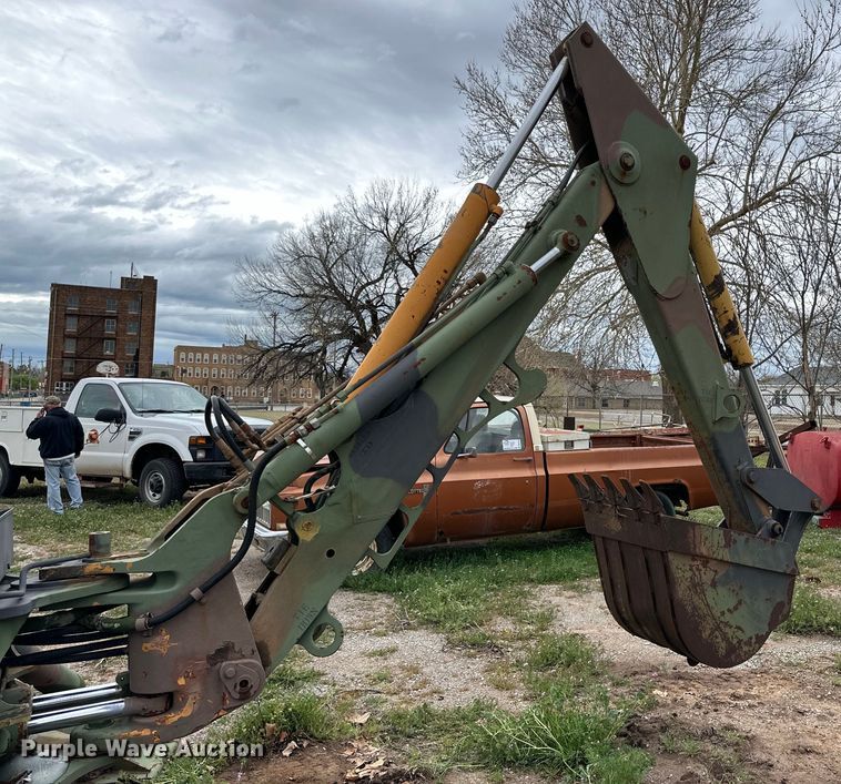 image for item DG4313 1988 Freightliner Unimog emplacement excavator