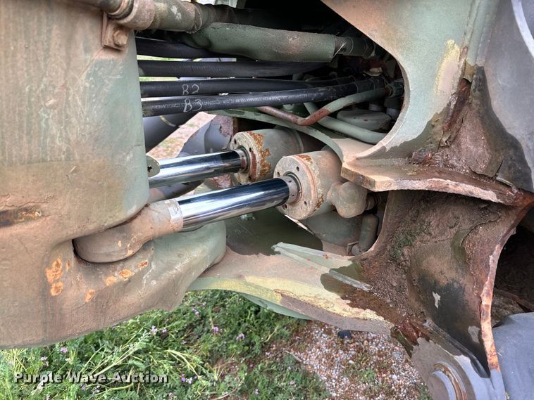 image for item DG4313 1988 Freightliner Unimog emplacement excavator