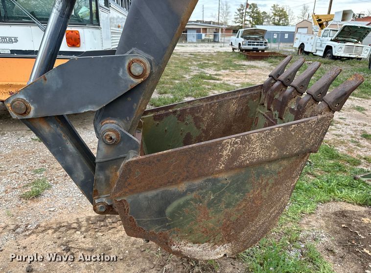 image for item DG4313 1988 Freightliner Unimog emplacement excavator