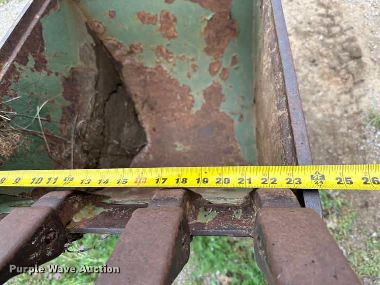 image for item DG4313 1988 Freightliner Unimog emplacement excavator