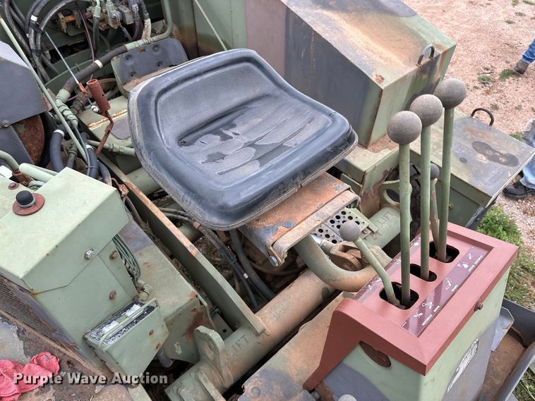 image for item DG4313 1988 Freightliner Unimog emplacement excavator