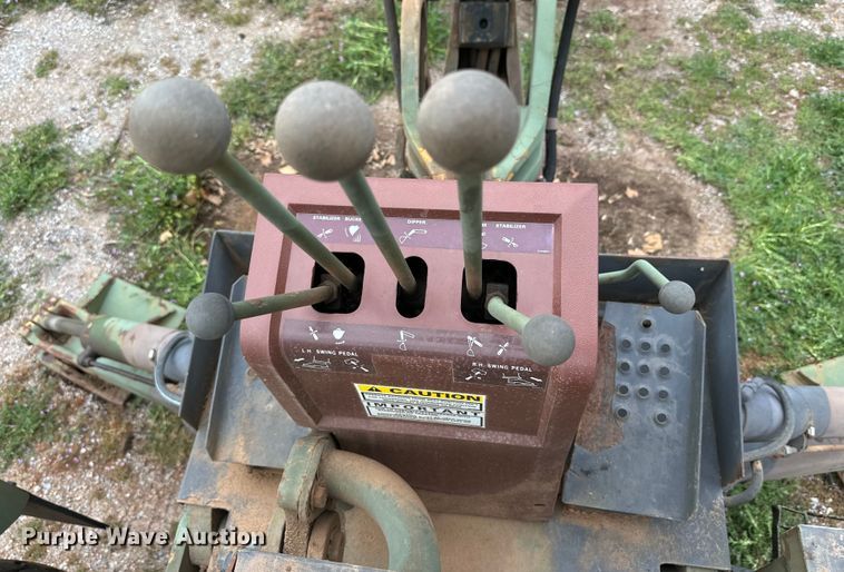 image for item DG4313 1988 Freightliner Unimog emplacement excavator